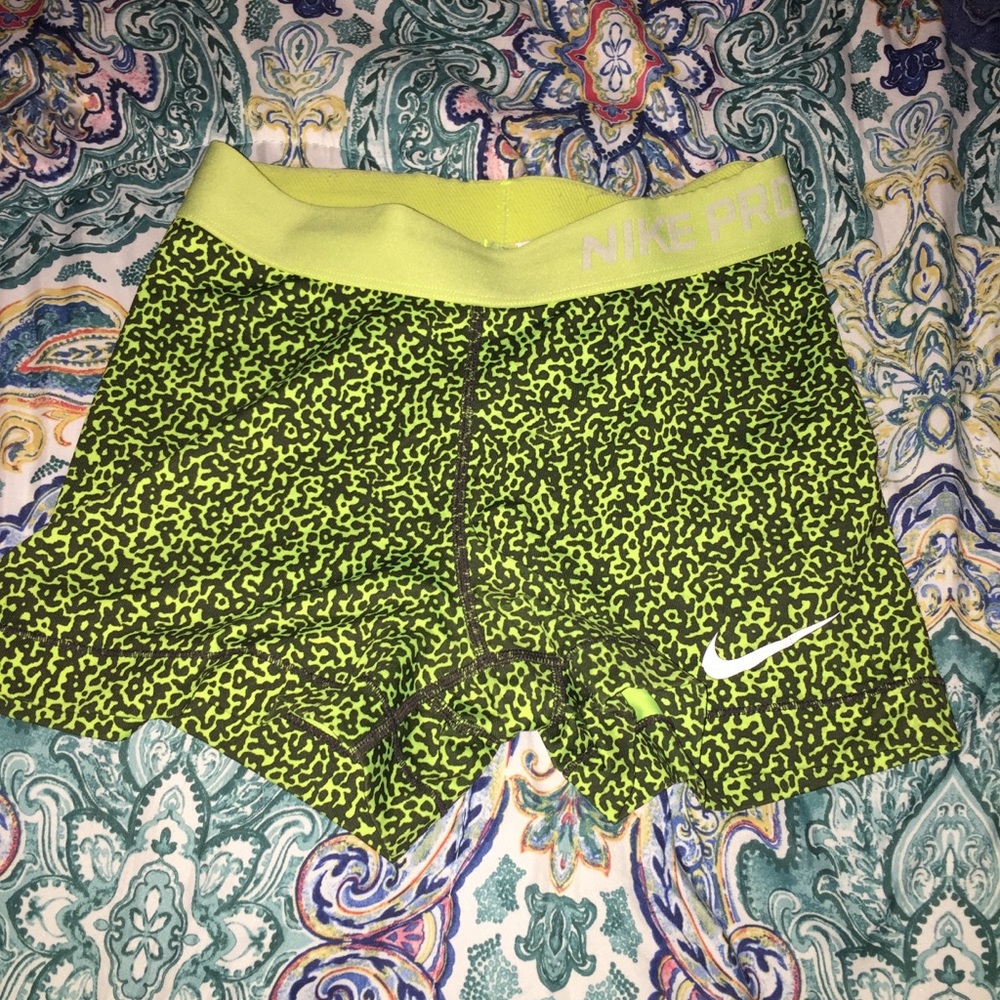 Nike Pro Shorts (S)